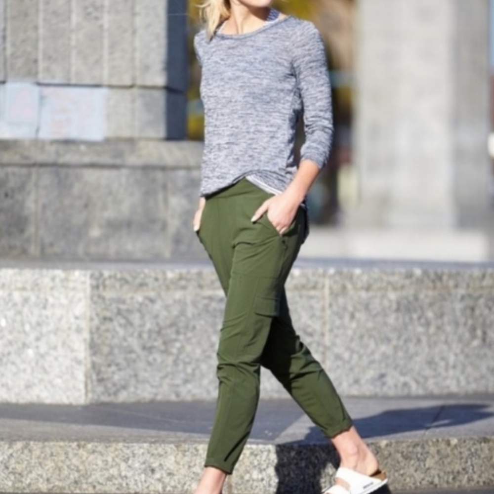 Athleta Chelsea Cargo Army Olive Green Pant Sz 0